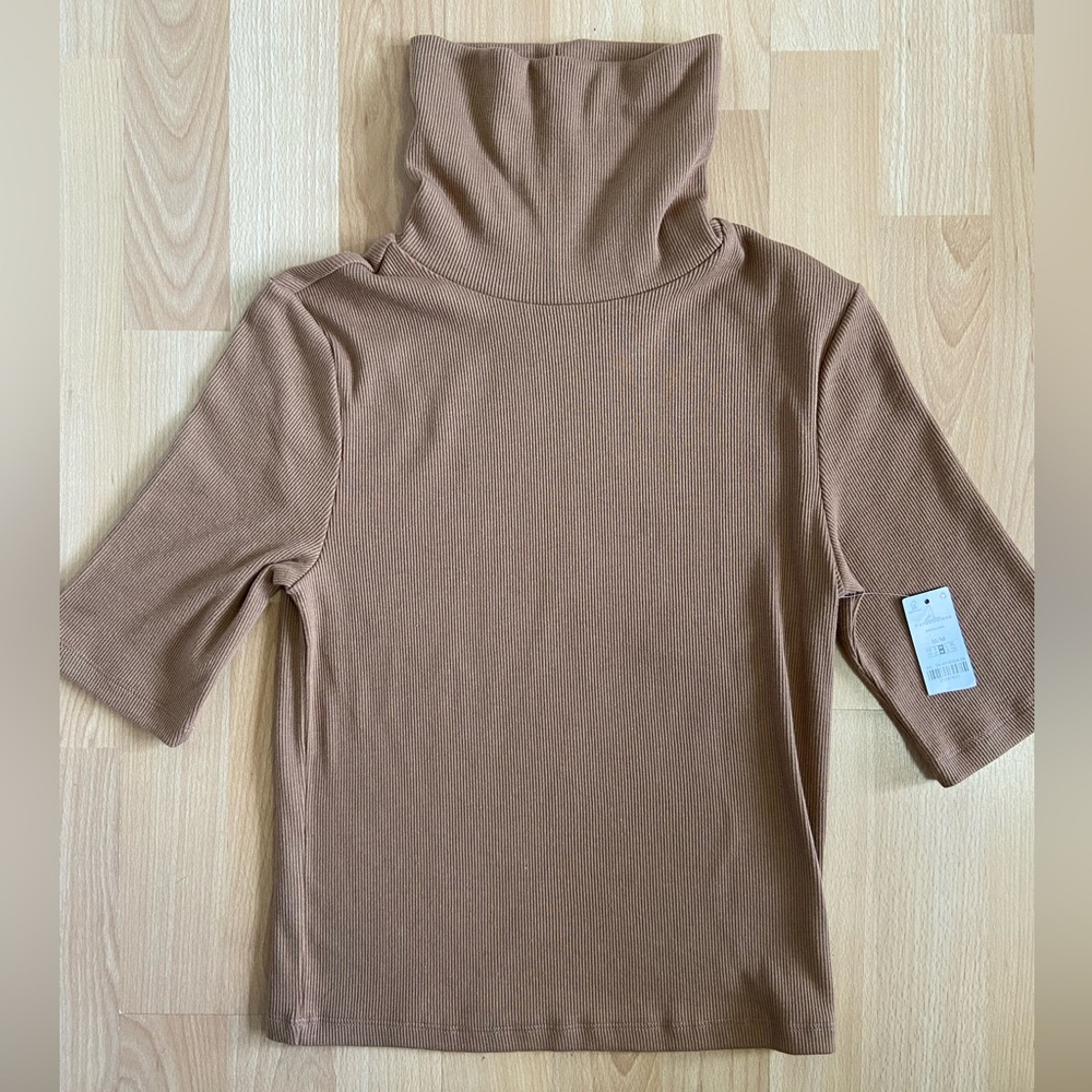 New with tags! Ardene short sleeved turtle neck